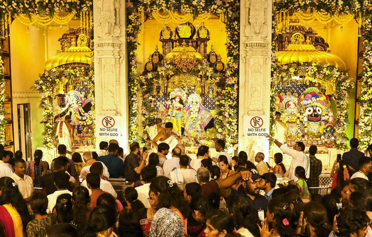 Devotees Throng Hyderabad ISKCON Temple To Offer Prayers On Janmashtami