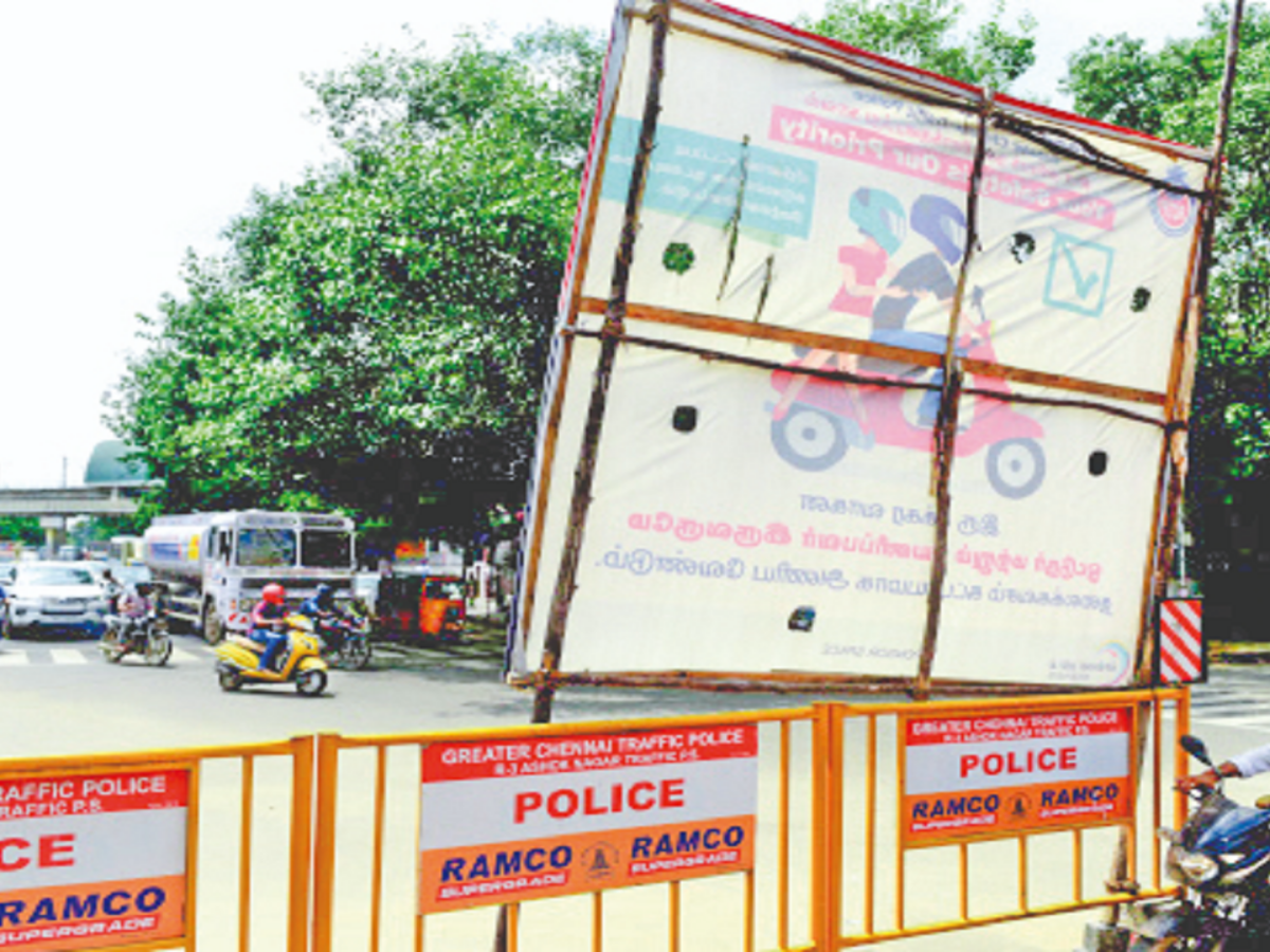 <p> remove all illegal hoardings</p>