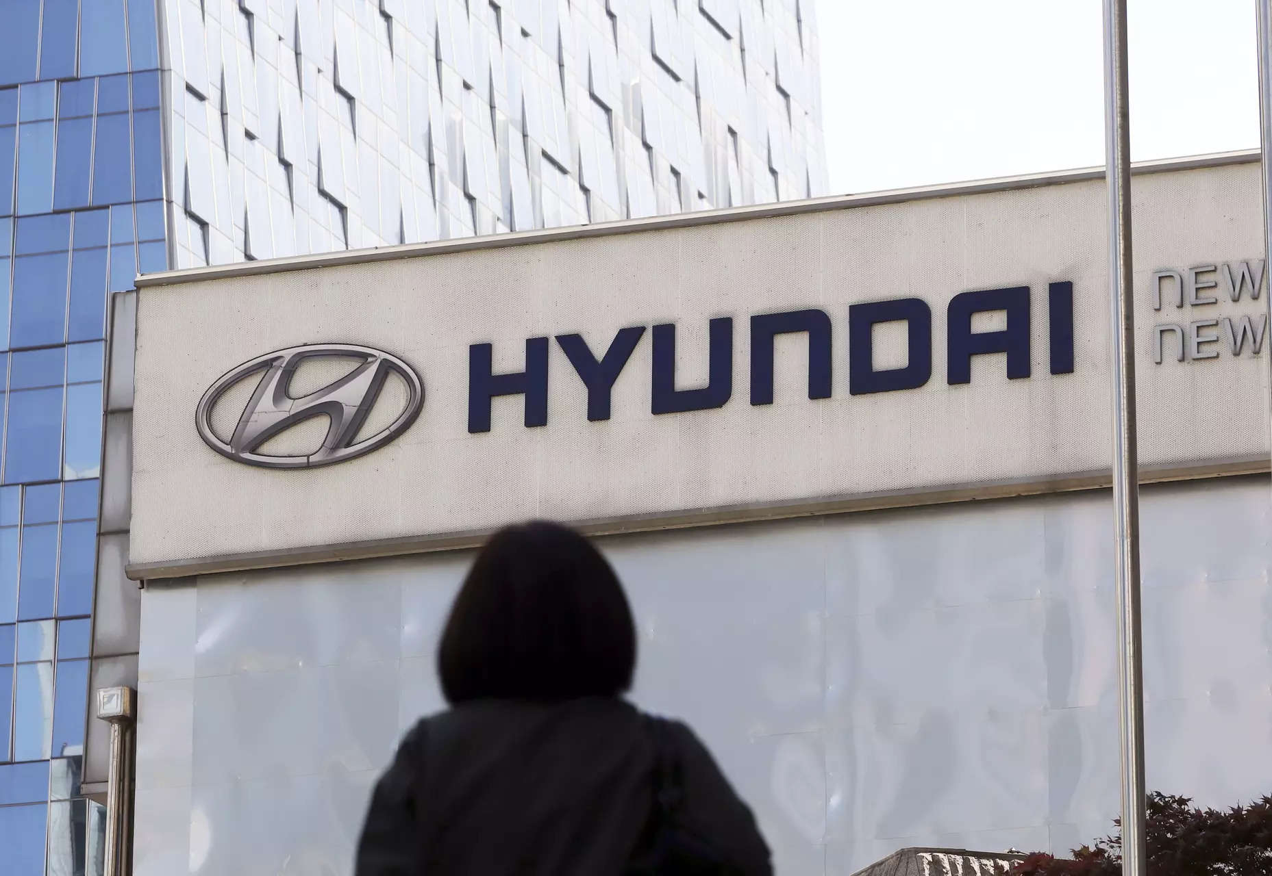<p>Hyundai Motor Group, which houses Hyundai Motor Co and Kia Corp, and LGES will hold a 50 percent stake each in the joint venture.<br /></p>