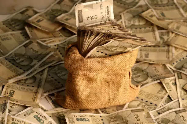 <p>The rupee ended at 82.6050 to the U.S. dollar, compared with 82.67 in the previous session. The local currency moved in a 82.5650-82.65 band during the session.</p>