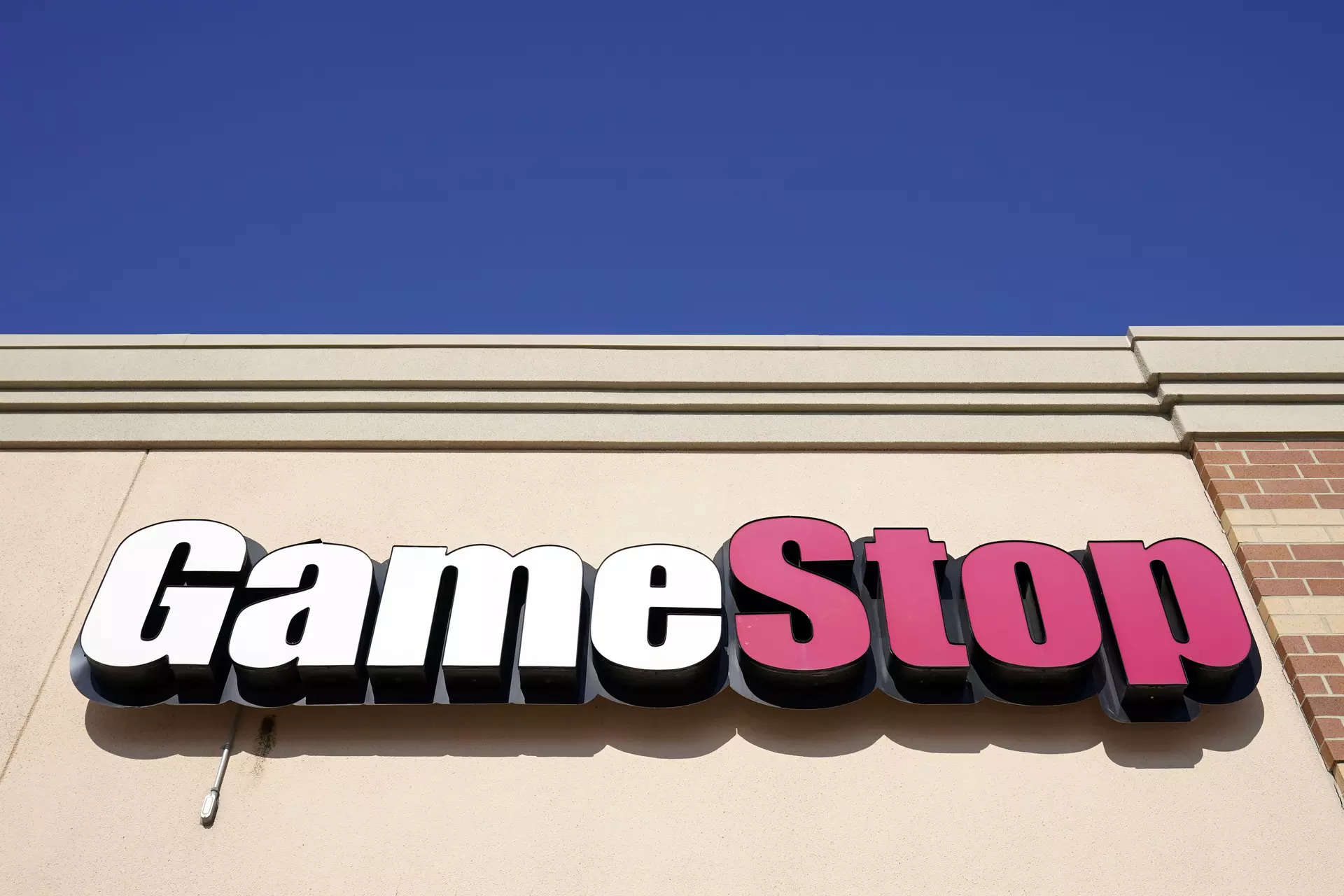 Billionaire Ryan Cohen takes over as CEO at GameStop, adding to chairman  role, DC News Now