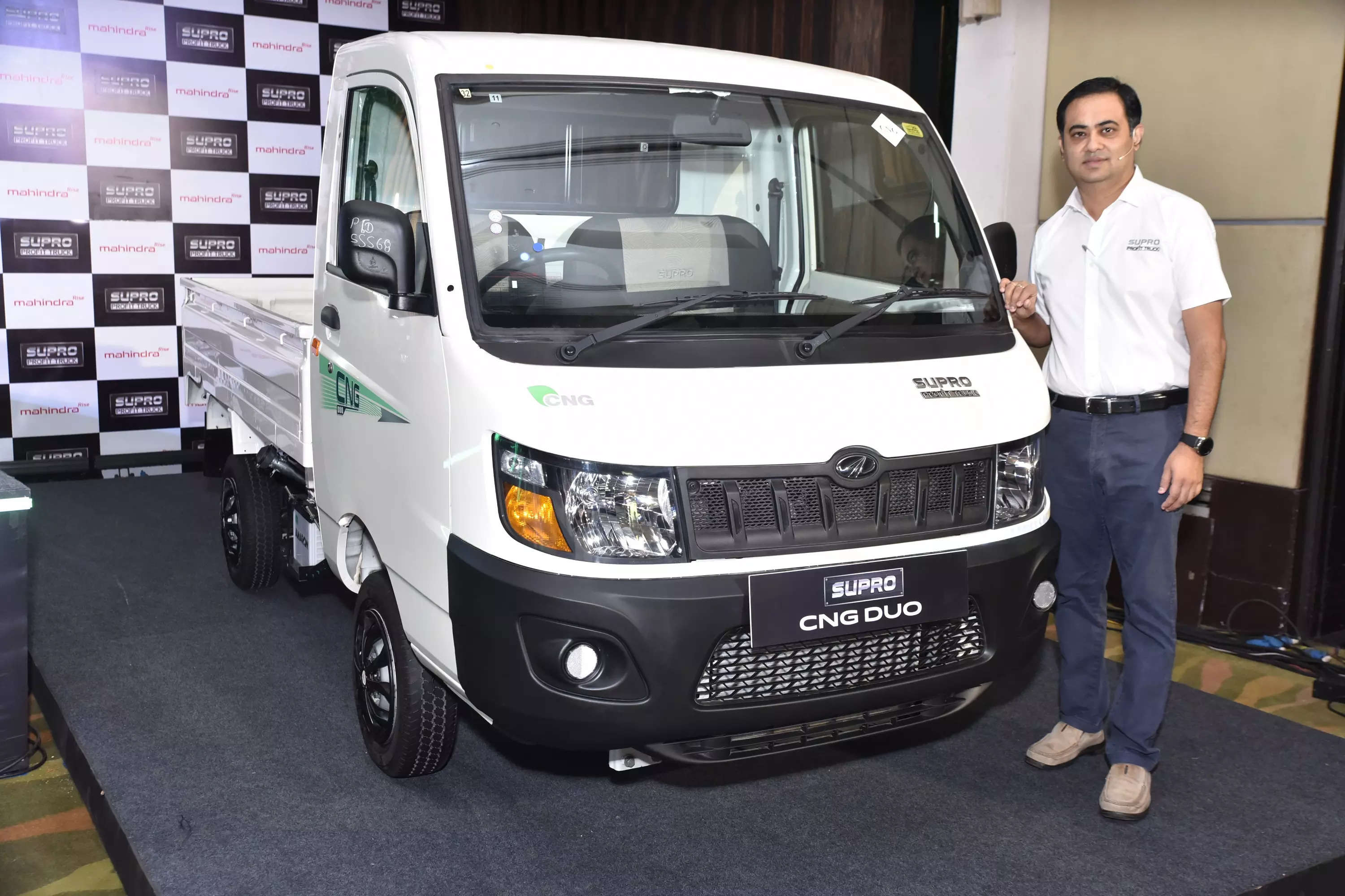 Mahindra supro deals electric van price