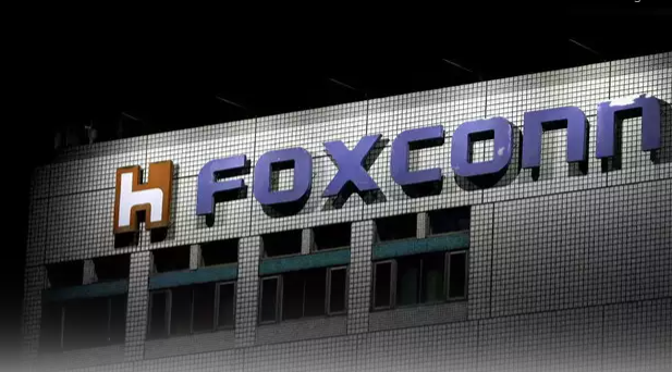 <p>Lordstown Motors said on Friday it plans to take legal action against major investor Foxconn </p>