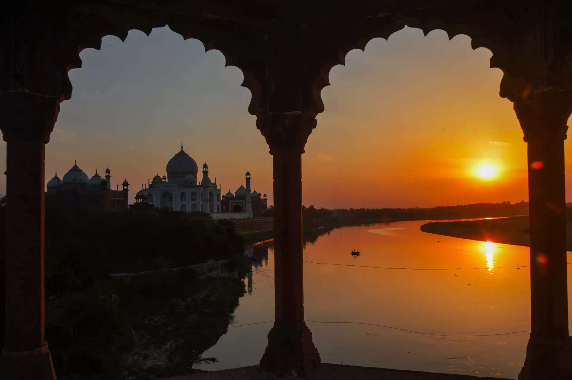 <p>Agra: The Taj Mahal during sunset, in Agra.</p>