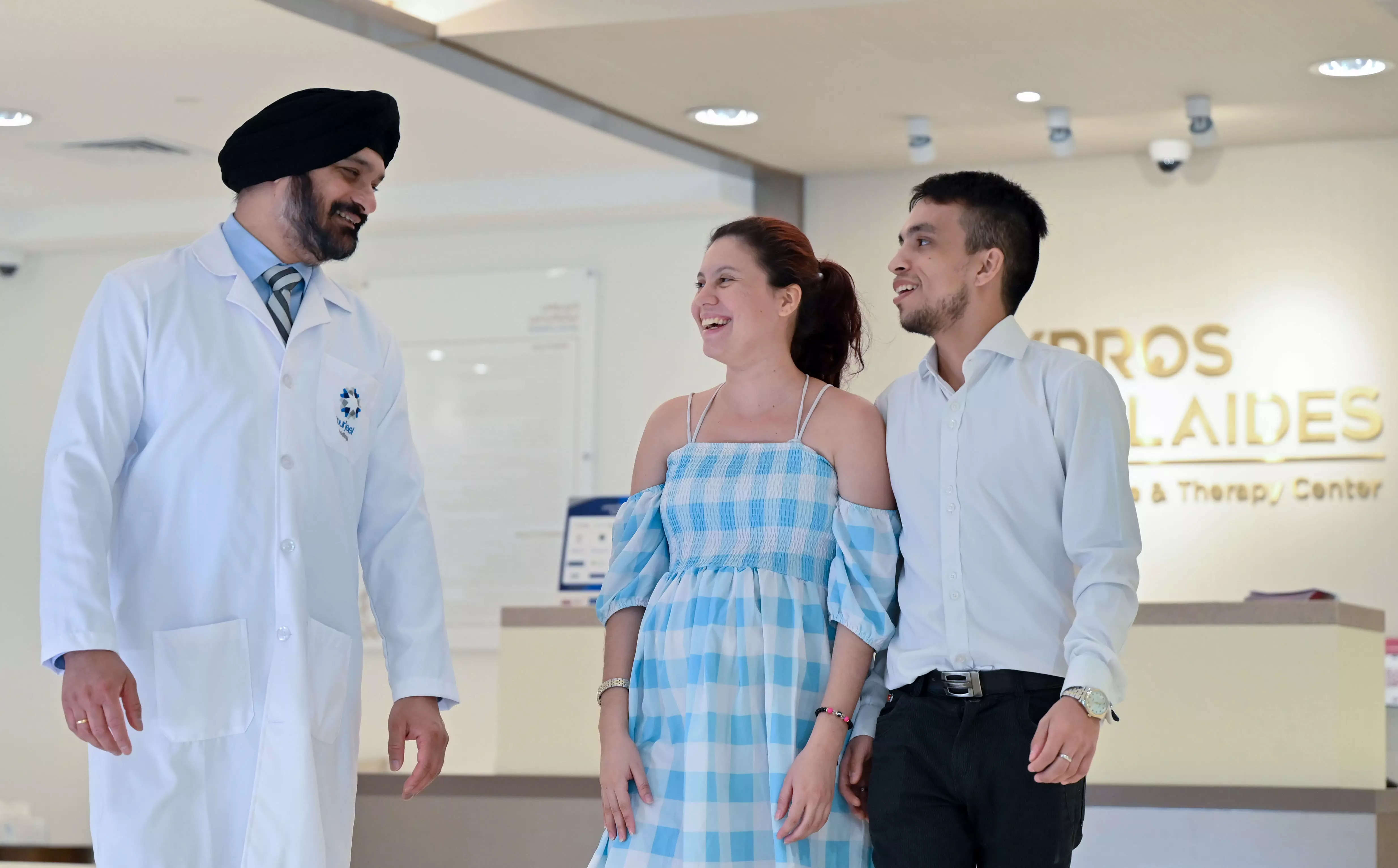 <p>Dr Singh with the patient and her husband.</p>