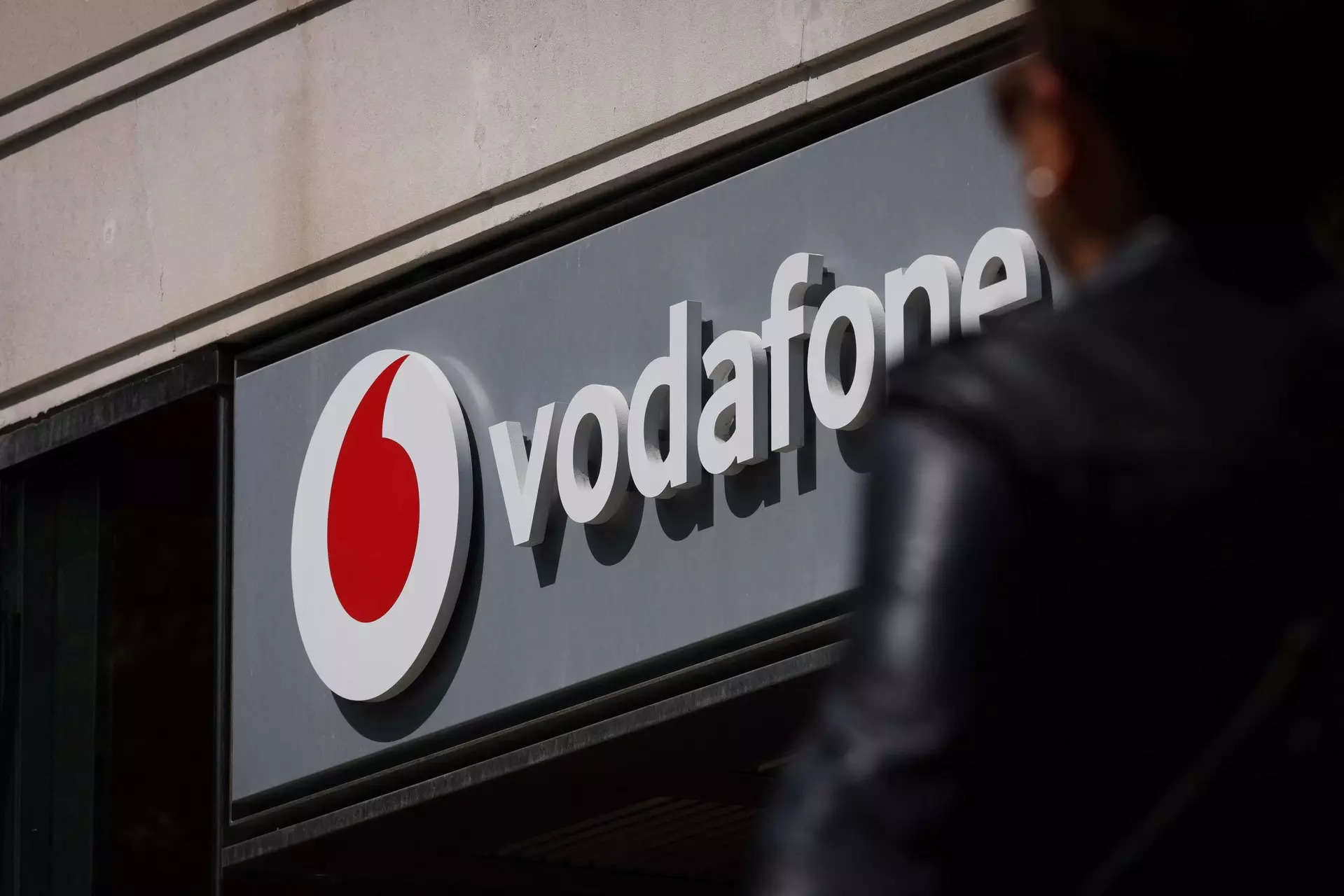 Vodafone, Hutchison strike $19 billion deal to create UK mobile leader, ET Telecom
