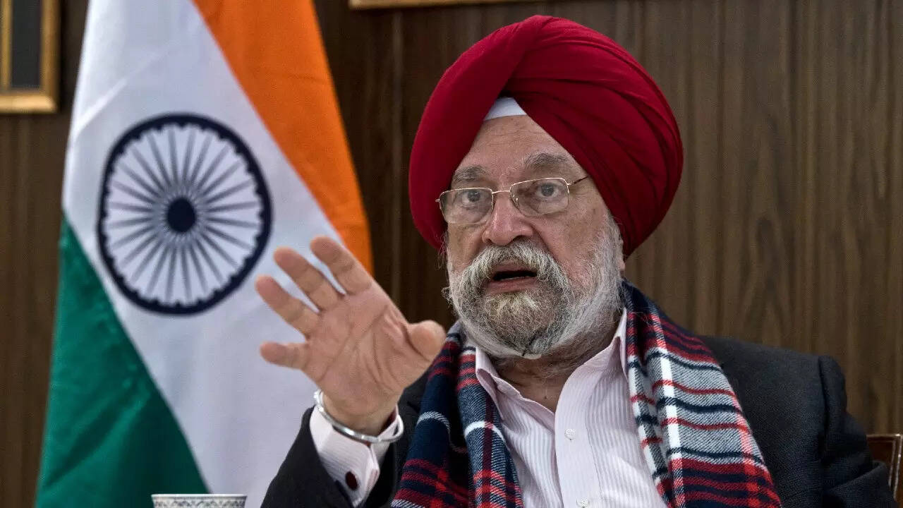 <p>Petroleum minister Hardeep Singh Puri </p>