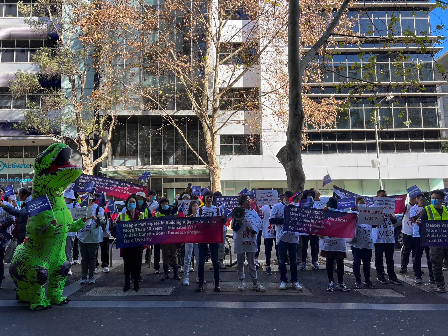 <p>Chinese migrants protest against Australia's policy shift on the investment visa scheme, as they march outside the Australian Broadcasting Corporation office in Sydney, Australia June 16, 2023. REUTERS/Stella Qiu</p>