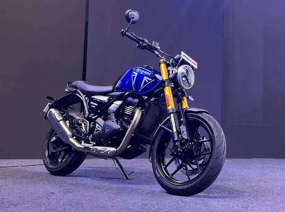 <p>The Triumph Speed 400 boasts LED lighting, USD forks, a monoshock rear suspension, dual discs with dual-channel ABS, a semi-digital instrument cluster, alloy wheels, switchable traction control, and a type-C charger.</p>