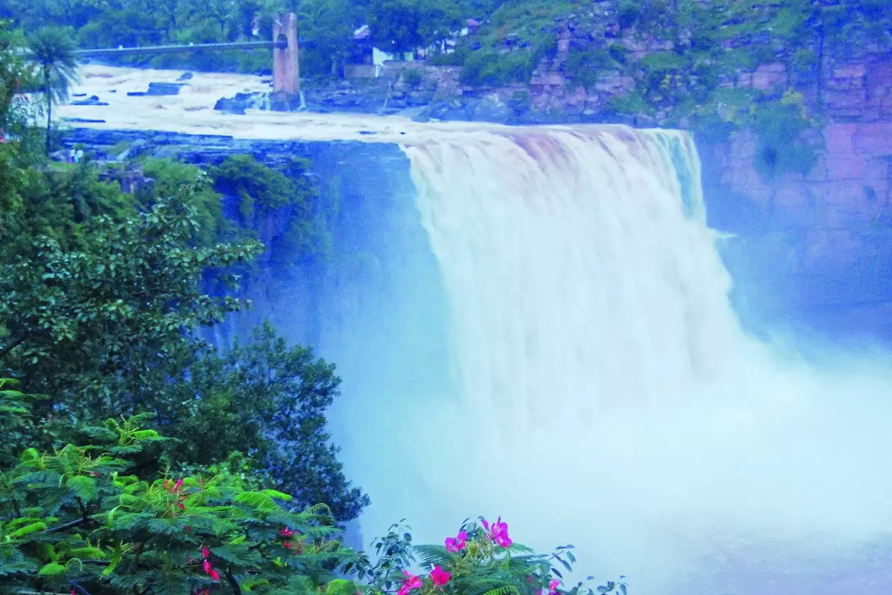 <p>Rain rejuvenates waterfalls in Belagavi</p>