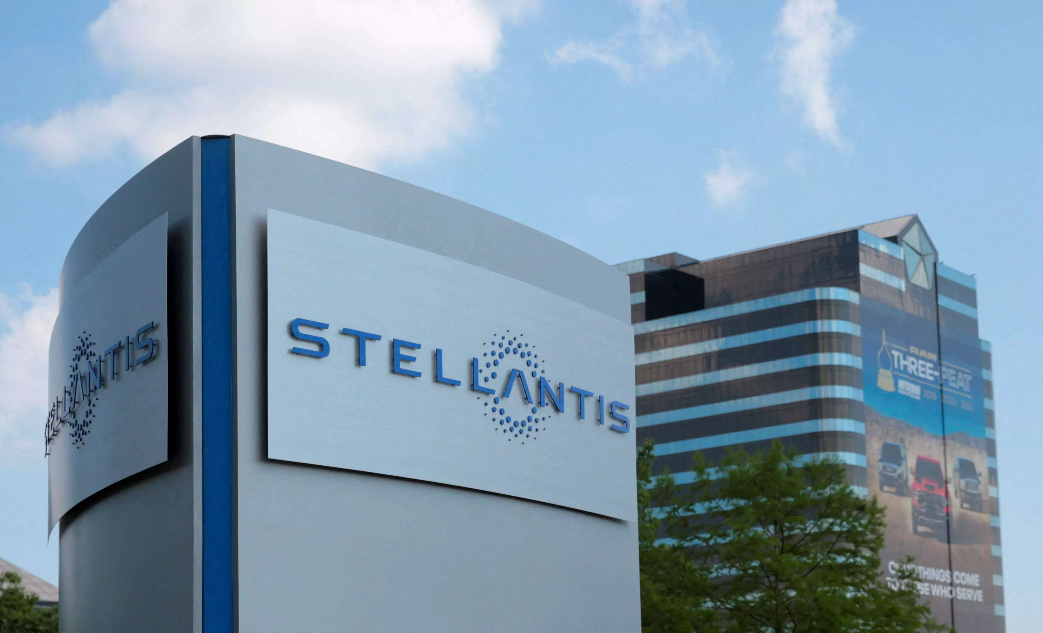 <p>Stellantis, the world's third largest carmaker by sales, announced a rise in its revenue and operating profit for the first half of this year, above estimates, with a margin on adjusted EBIT almost unchanged at 14.4%.</p>