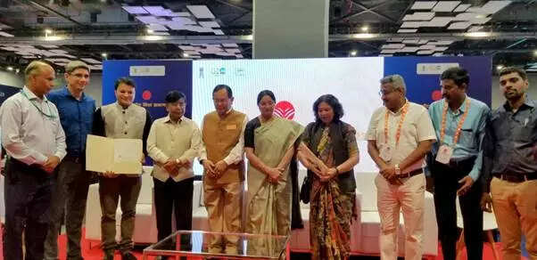 ISLRTC, NIOS partner to enhance deaf education with Indian sign language – ET Government