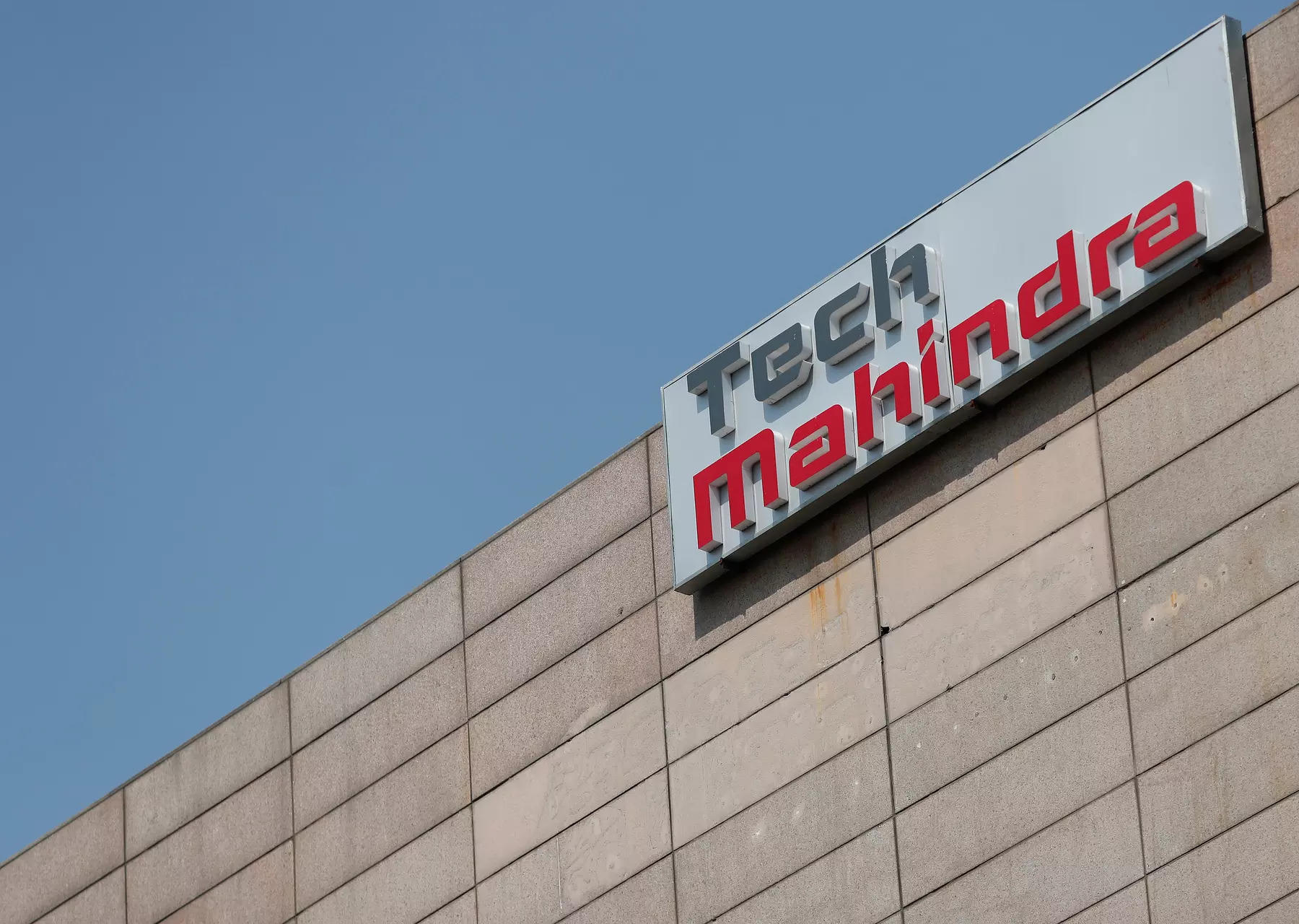 <p>Tech Mahindra recorded a 38 per cent fall in June quarter net profit at Rs 692.5 crore due to a sharp contraction of the profit margins.</p>