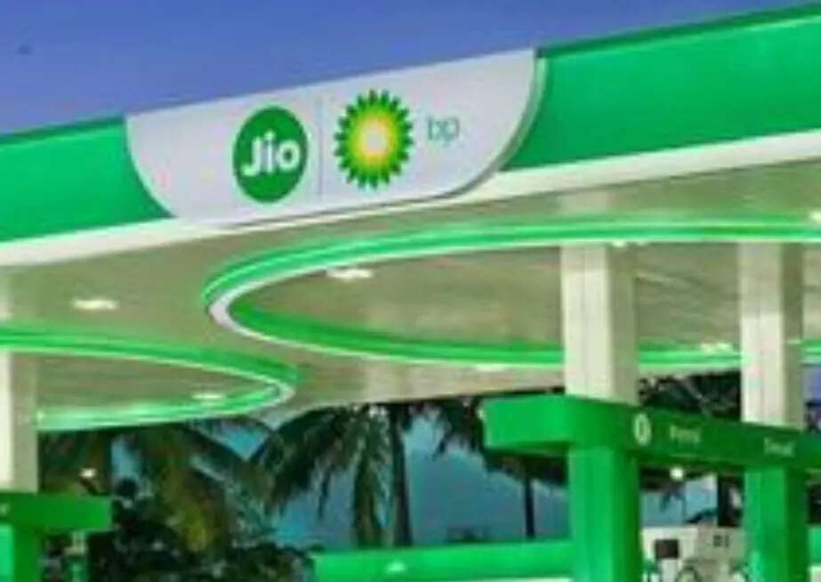 <p> Jio-bp is partnering with several players from automobile sector, real estate and mall developers, e-commerce players, fleet operators, corporates and other large establishments to create a robust public EV charging infrastructure and battery swapping network.</p>