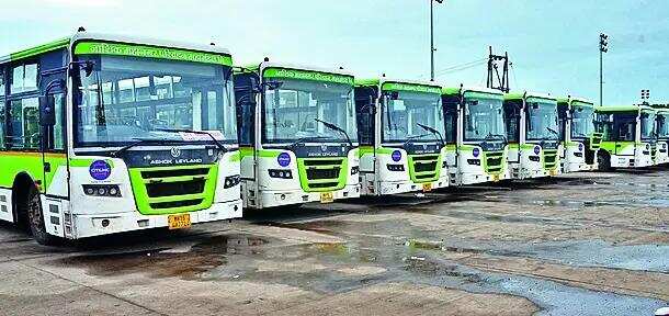 <p>Eight buses started from the Nashik Road and Tapovan bus depots in the city on Sunday night after the strike ended. </p>