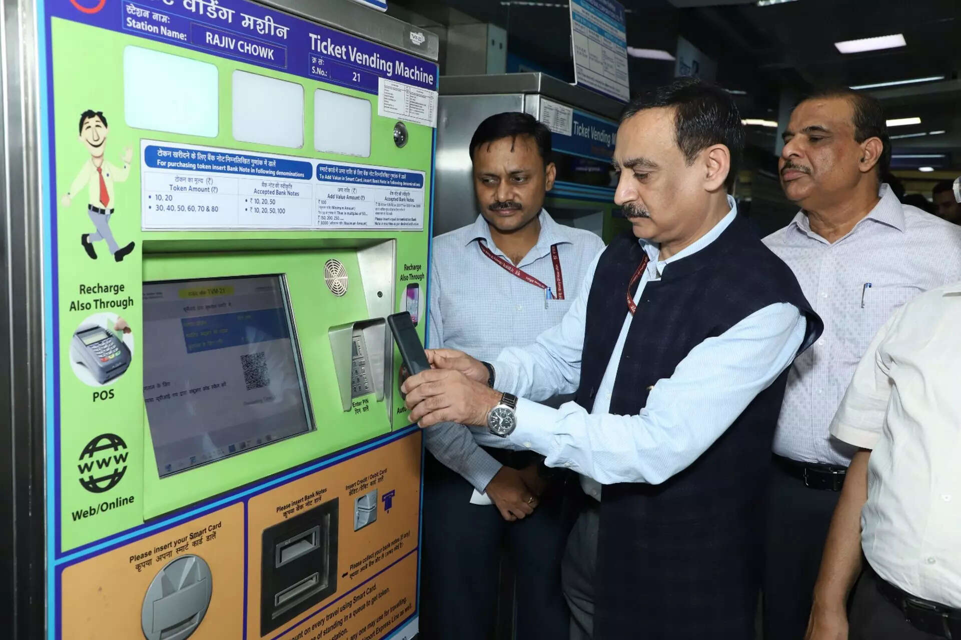 <p>As part of the initiative, the DMRC has installed dynamic advertisement screens at the gallery of Dwarka station (interchange of Blue and Grey Line) for digital marketing.</p>