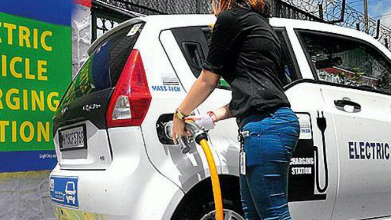 <p>Dealers say the gross shortage of public charging stations for electric vehicles is bogging down sales. </p>