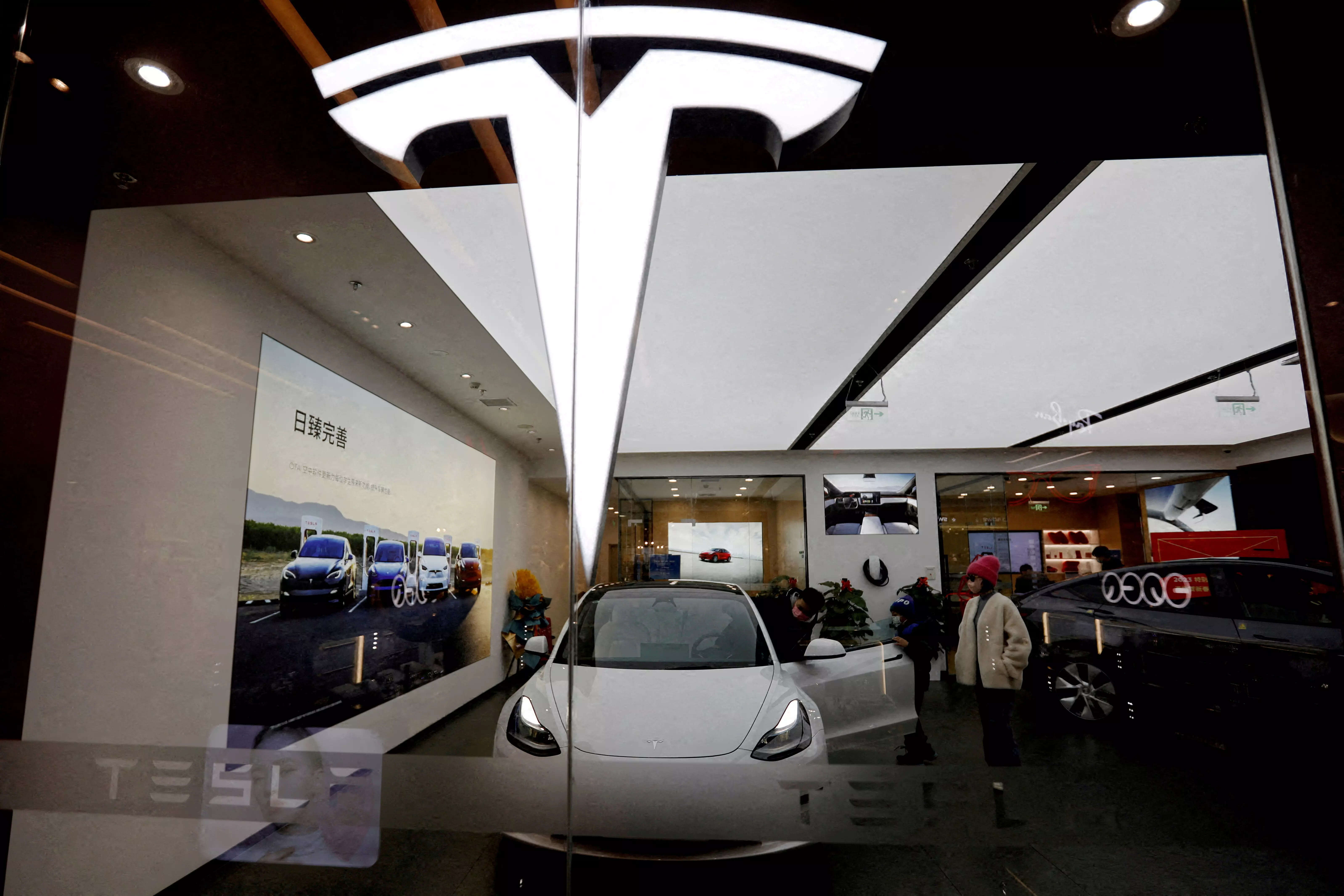 <p>Indonesia has for years been wooing Tesla to invest in battery making and car manufacturing in the country, trying to leverage its rich reserves of nickel, which can be processed for use in electric vehicle (EV) batteries.</p>
