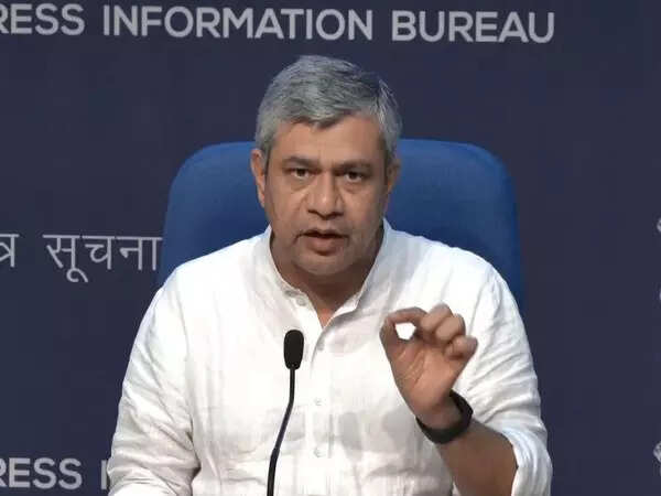 <p>Minister addressed the G-20 Digital Innovation Alliance in Bengaluru and awarded the G20-DIA Global Start-up winners. </p>