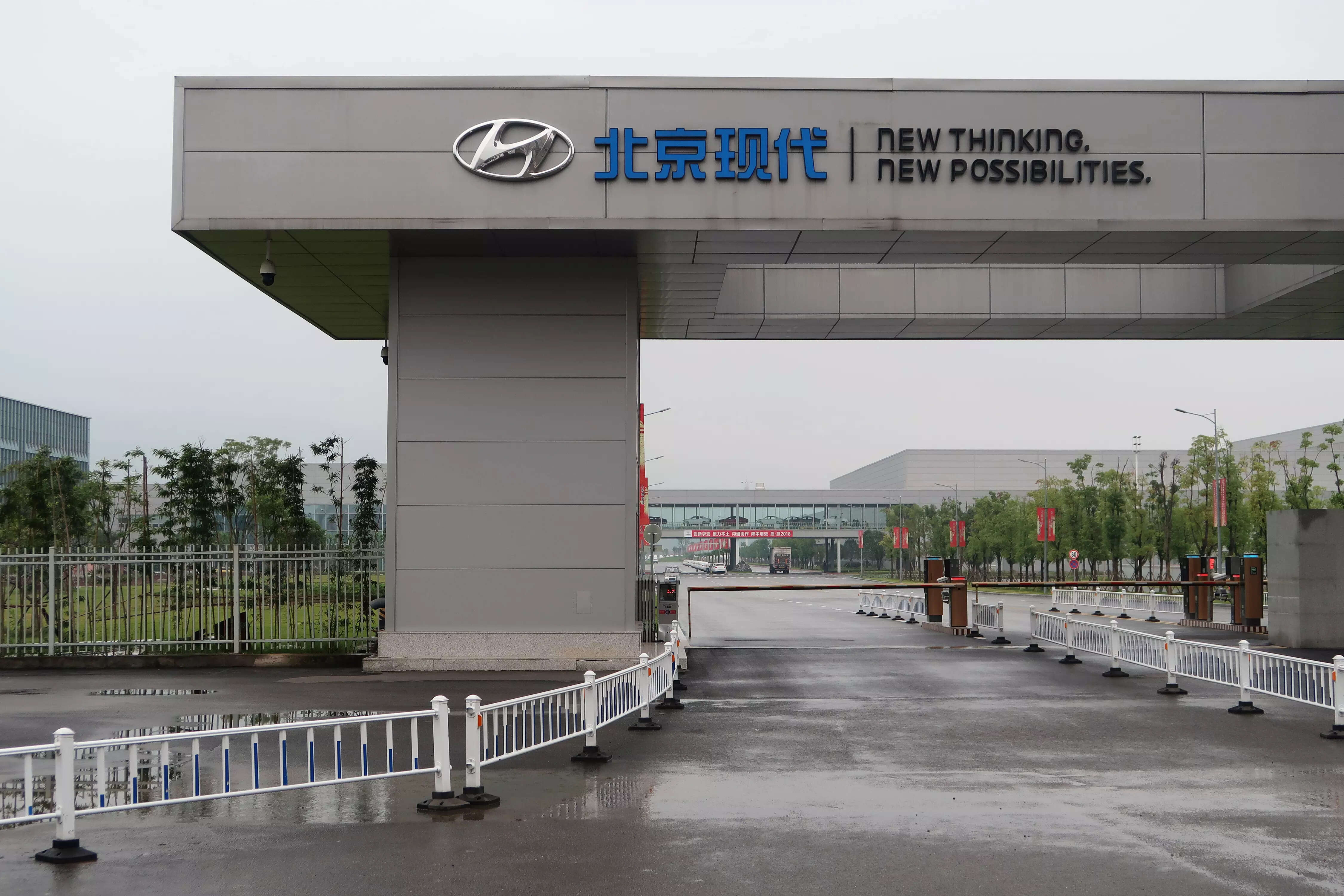 <p><br>The Chongqing plant, a joint venture with Beijing Automotive Group Co, started production in 2017 with an annual production capacity of 300,000 units.</p>