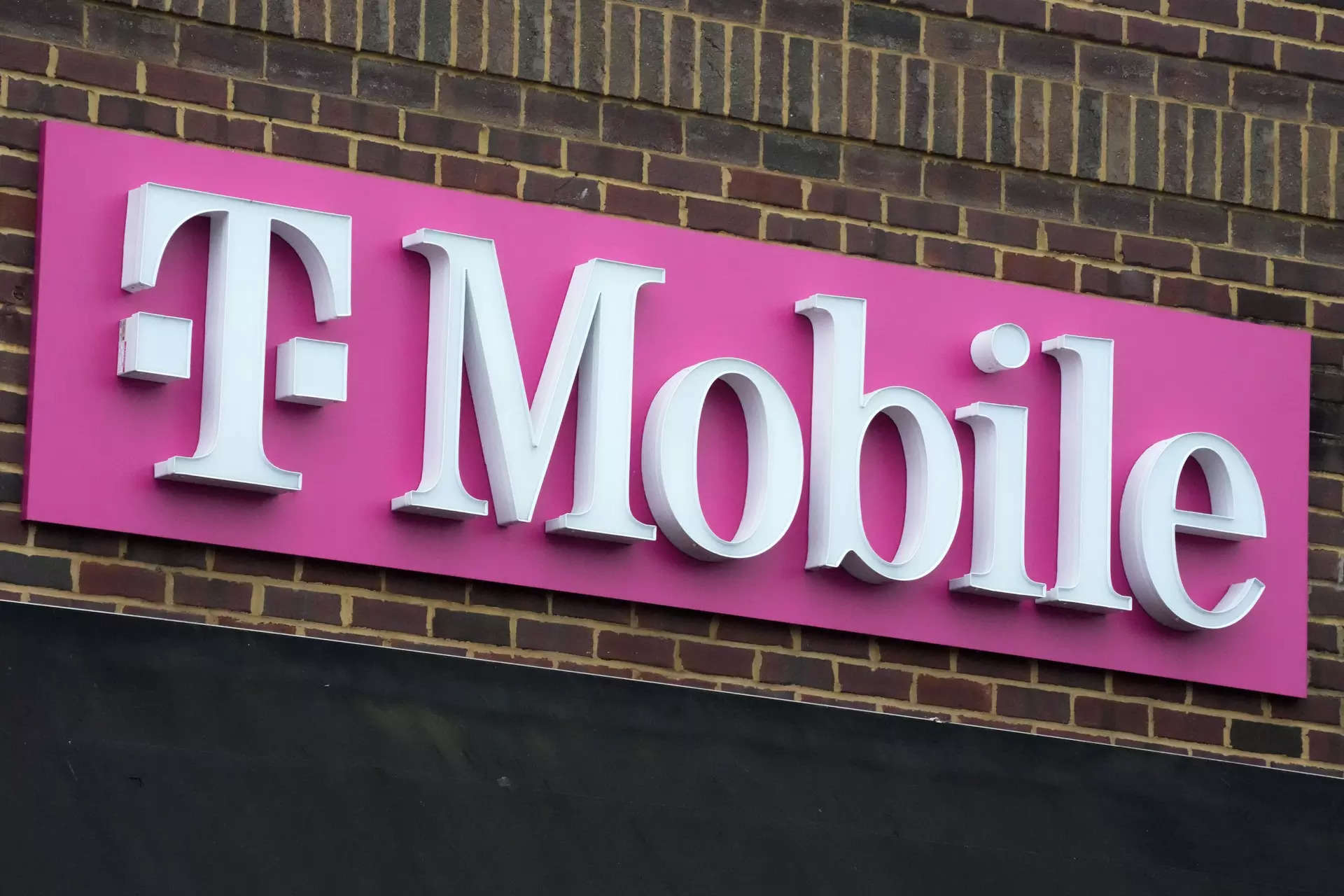 <p>T-Mobile estimated it will book a pre-tax charge of about $450 million in the third quarter related to the job cuts.<br /></p>
