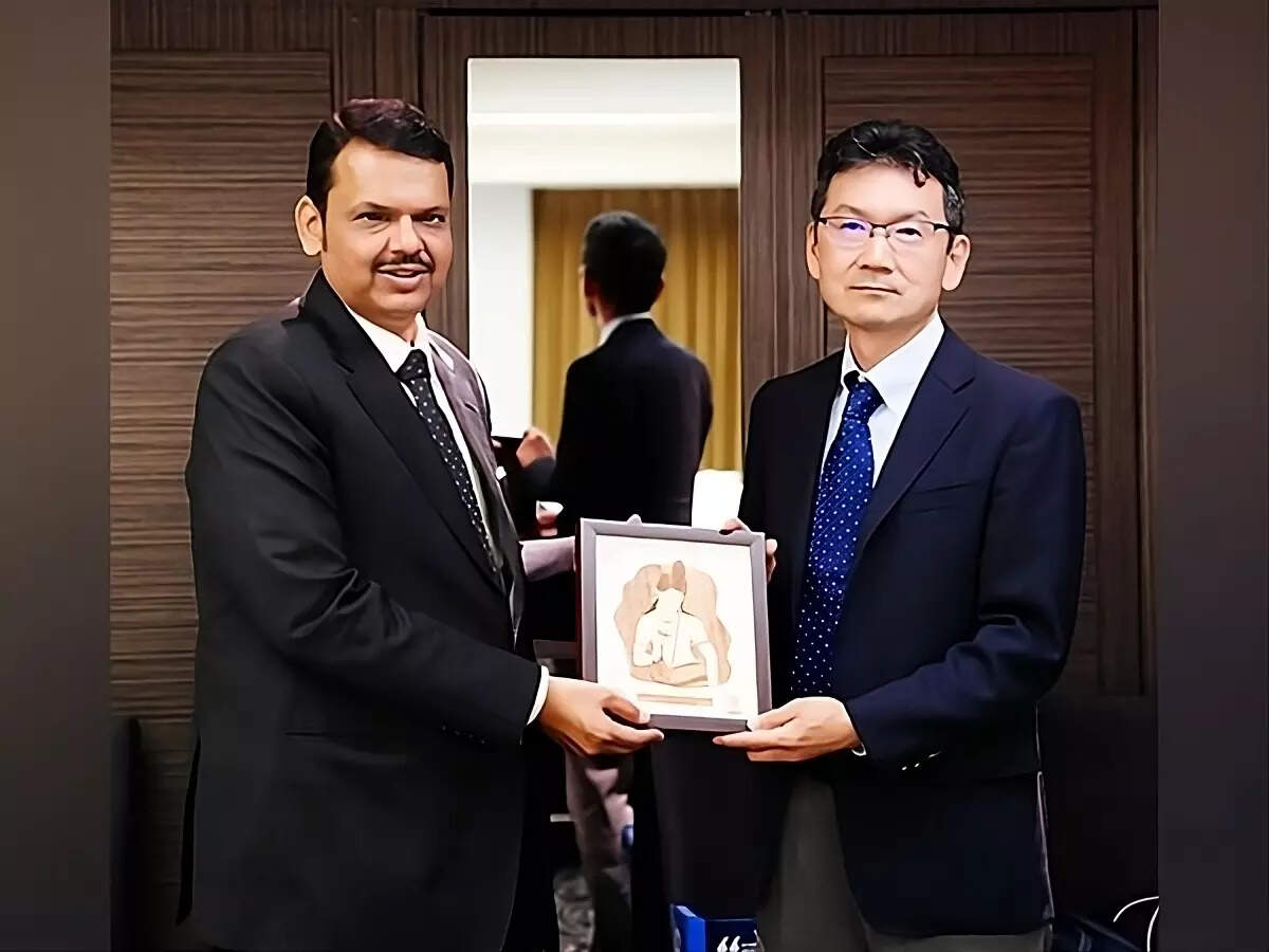 <p><br>The officials briefed Fadnavis about JERA business in Japan and globally.<br></p>