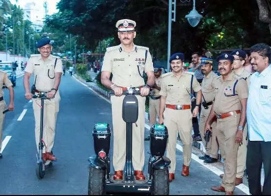 <p>They come with a self-balancing system, enabling the officer to control speed and easily maneuver in any direction using the handle. </p>