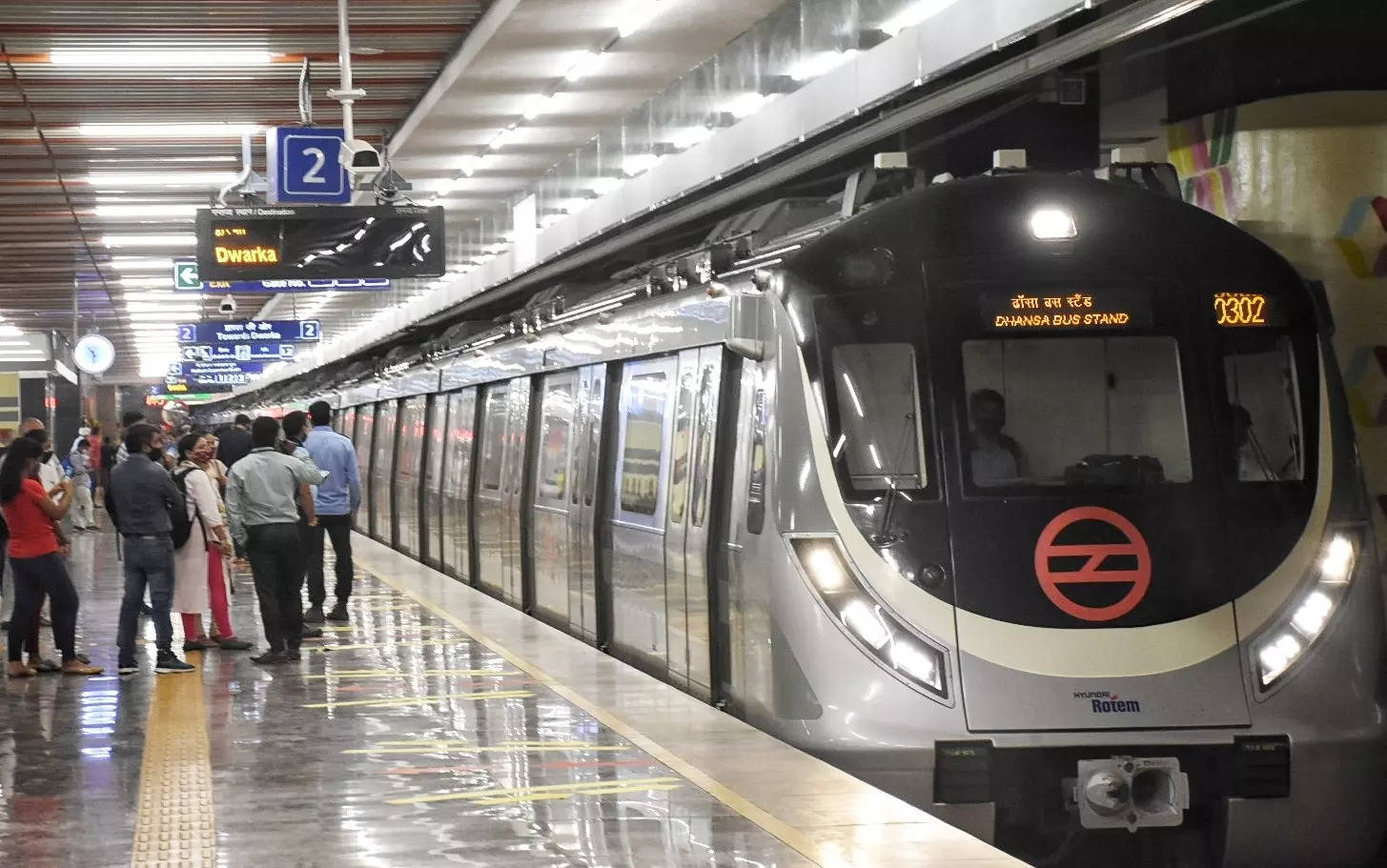 <p>New Delhi, Sep 4 (IANS) The Delhi Metro has launched special 'Tourist Smart Cards', offering "unlimited rides" in the metro network in two categories, which will be available for sale from Monday at selected Metro stations.</p>