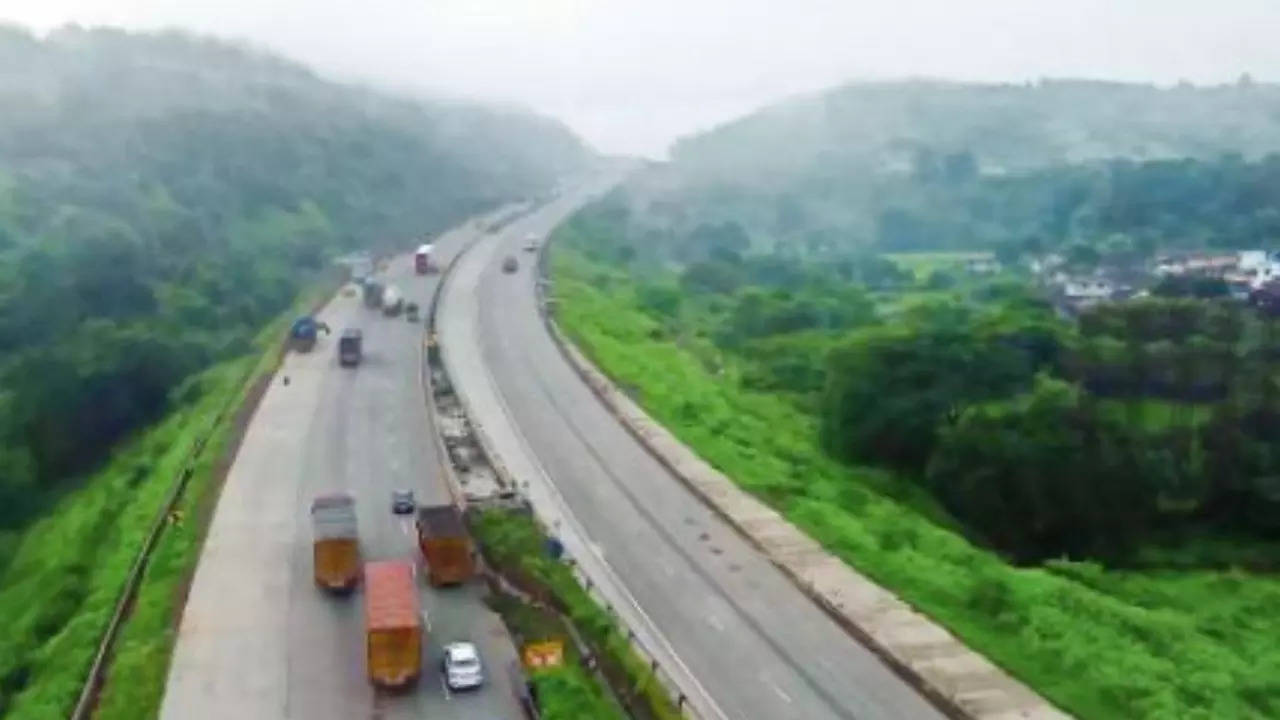 <p>Mumbai-Pune highway</p>