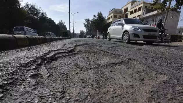 <p><br>Residents pointed out that encroachments on service roads were a matter of serious concern. A majority of the service roads are in poor condition, they said.</p>