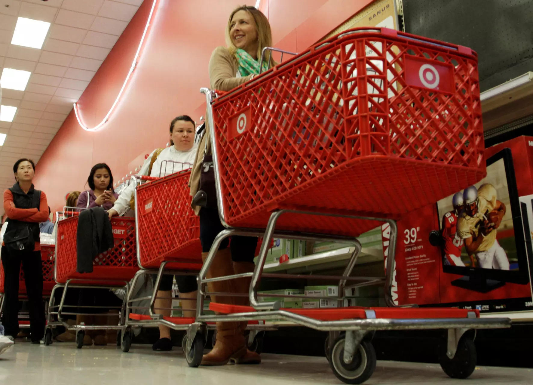 Target to hire 100,000 workers for holiday season, start promotions in  October, ET Retail