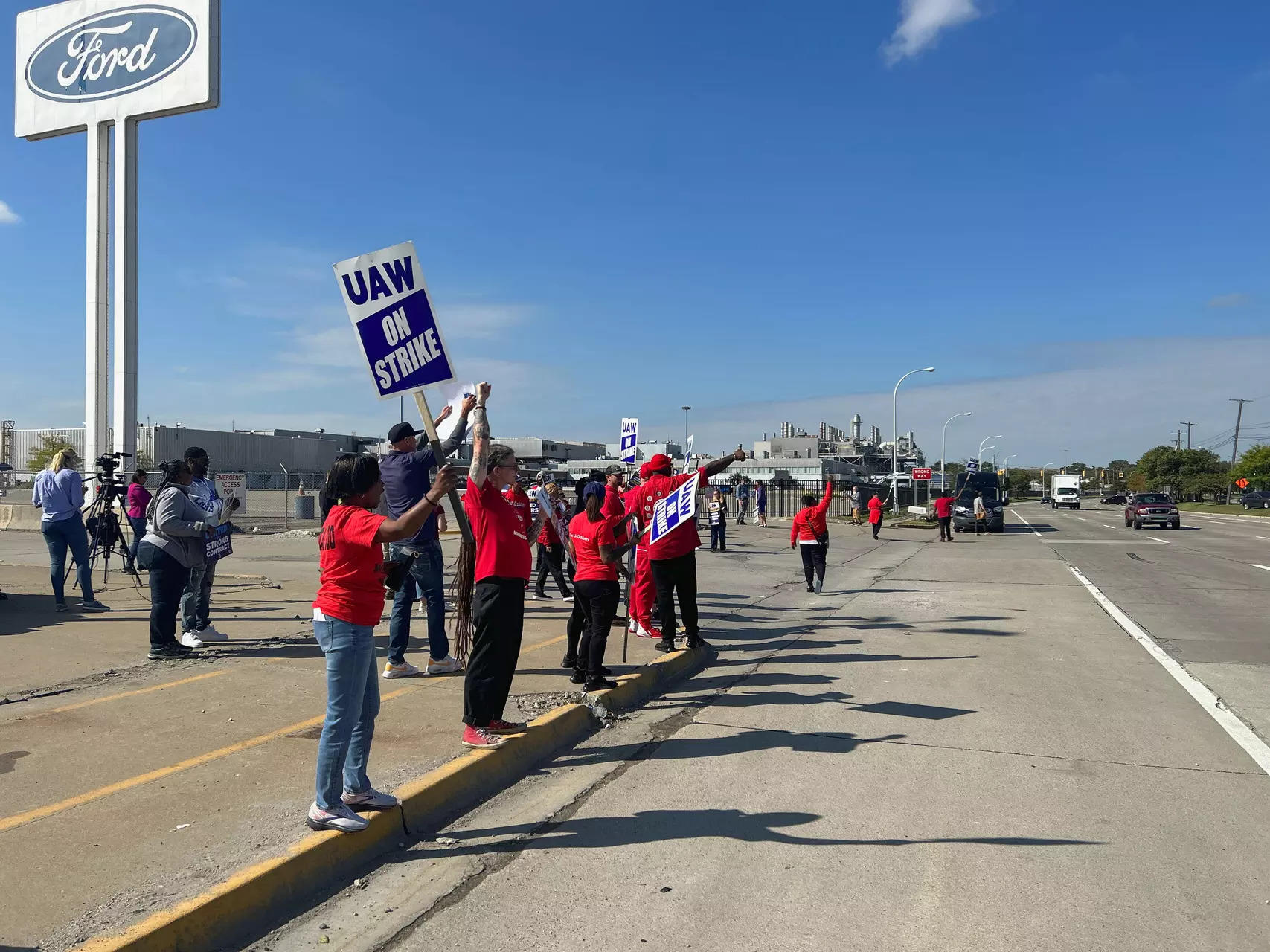<p>Ford announced the delay Monday and is in the midst of national contract talks with the United Auto Workers union, which wants to represent workers at battery factories and win them top wages.</p>
