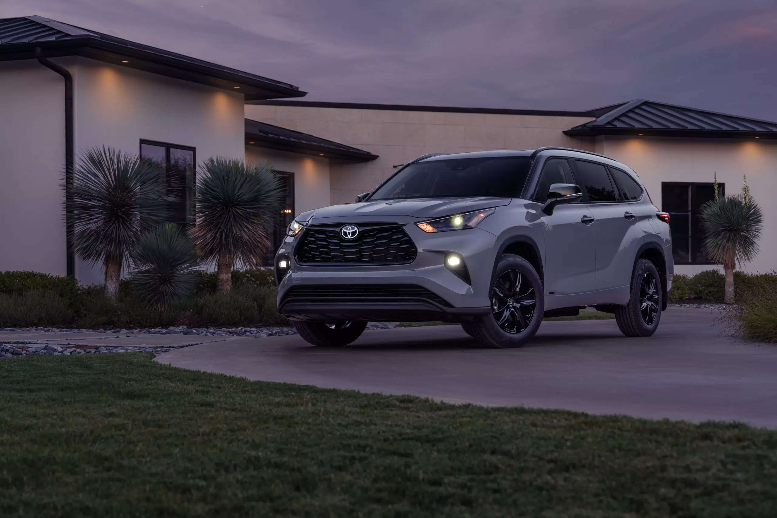 Toyota Highlander Hybrid SUV: Toyota unveils new features and