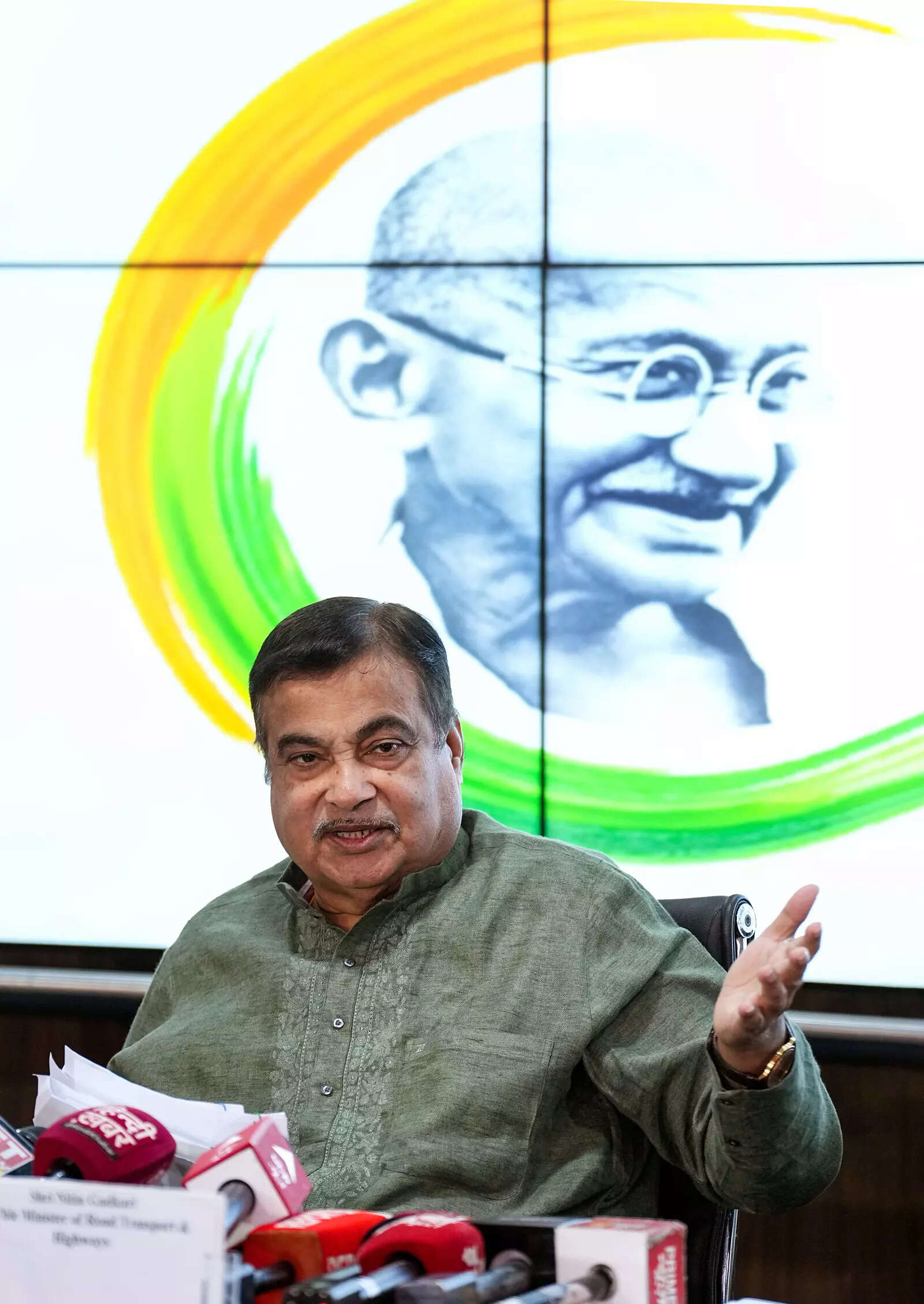 <p>Gadkari said his ministry has formulated a draft policy that will promote use of alternative fuel in construction equipment to reduce cost and dependence on fossil fuels.</p>