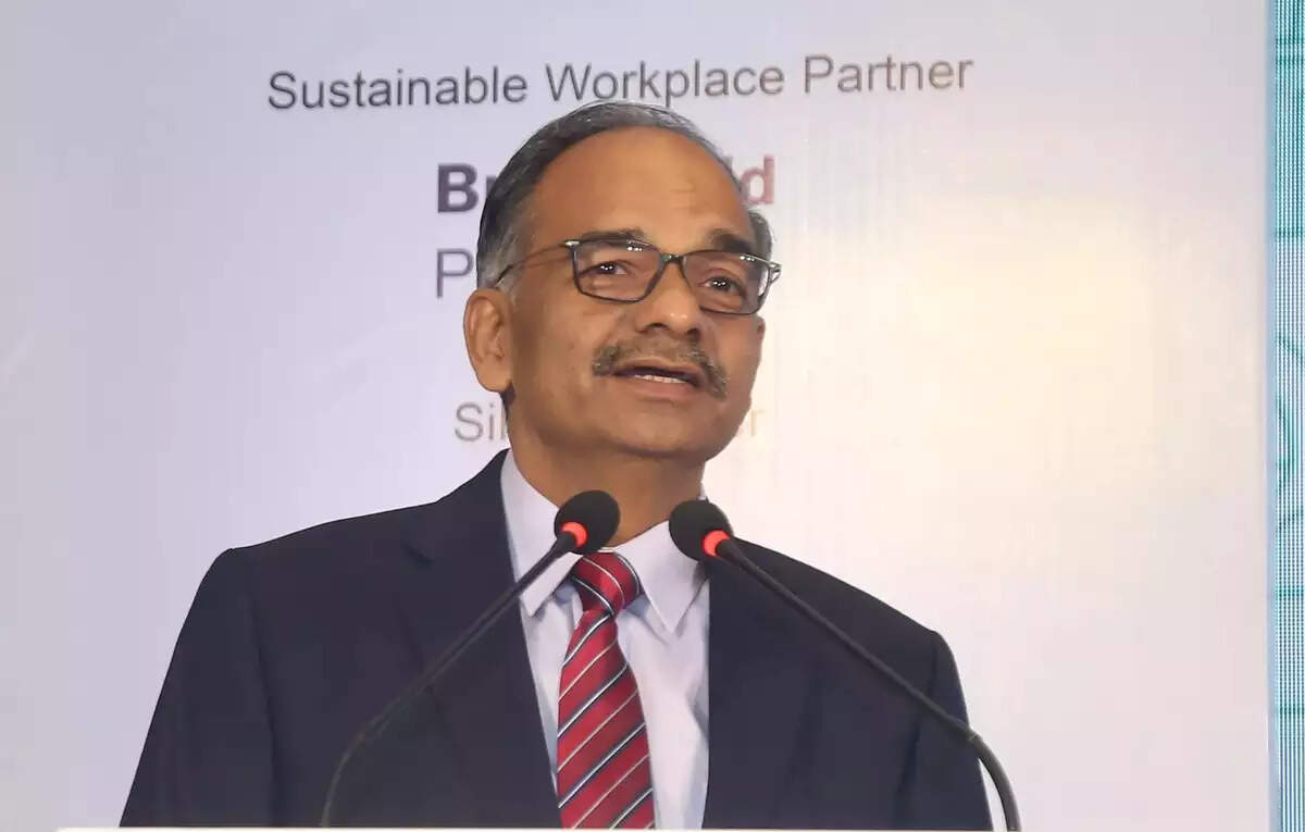 <p>"In cities where people live in high-rise buildings, establishing nightly charging systems for electric vehicles becomes complex. Solutions have to be local and effective," Kumar stressed.</p>