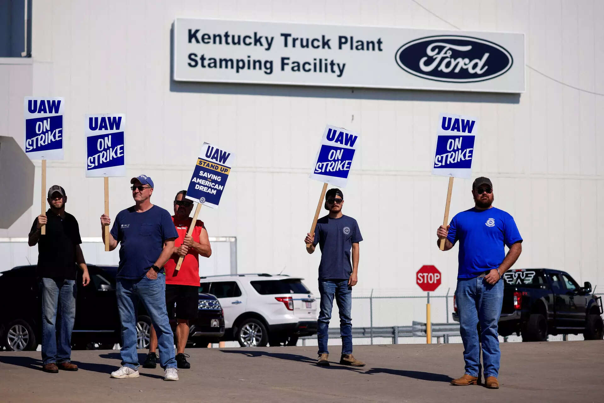 <p>About 4,600 Ford workers could be idled because their jobs depend on production of Super Duty pickups and large Lincoln and Ford SUVs at Kentucky Truck, said Ford manufacturing vice president Bryce Currie.</p>