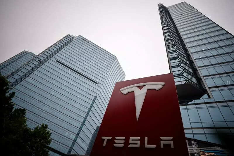 <p><br>The 2020 lawsuit settled in July with the directors agreeing to return to Tesla USD 735 million as part of a USD 919 million agreement. The directors said their pay was fair and they only settled to remove the risk of litigation.</p>