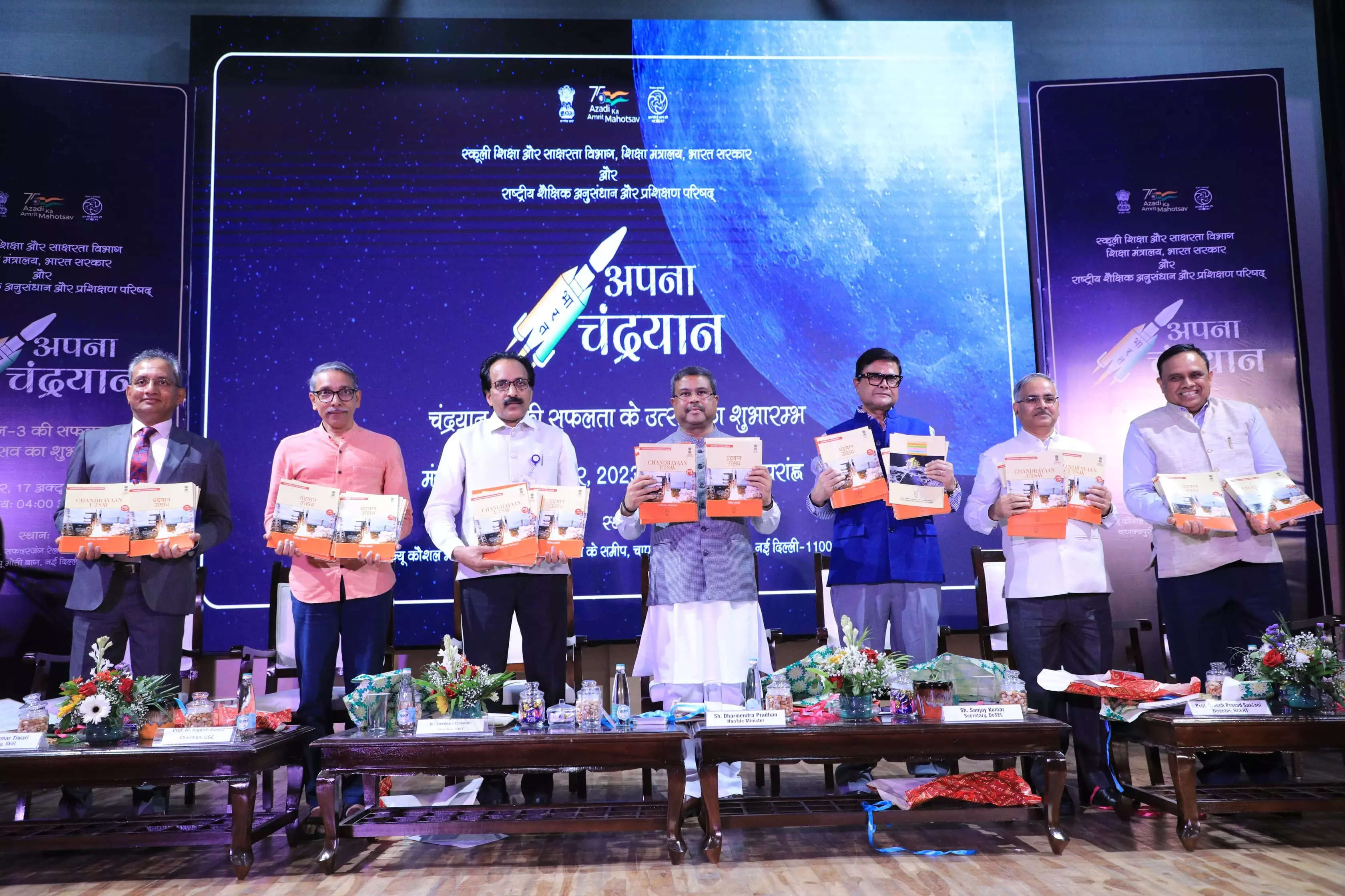 Govt launches ‘Apna Chandrayaan’ portal to educate school students on the lunar mission – ET Government