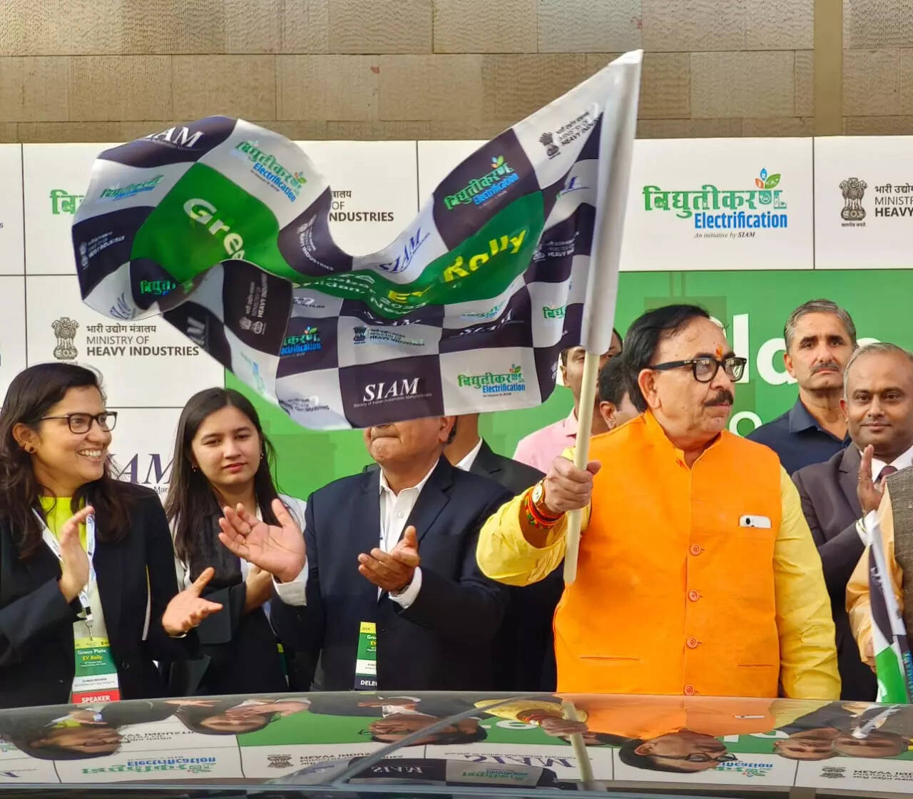 <p>The participating companies of the rally were felicitated during the event which also marked the presence of a host of senior experts and dignitaries from the automobile industry.</p>