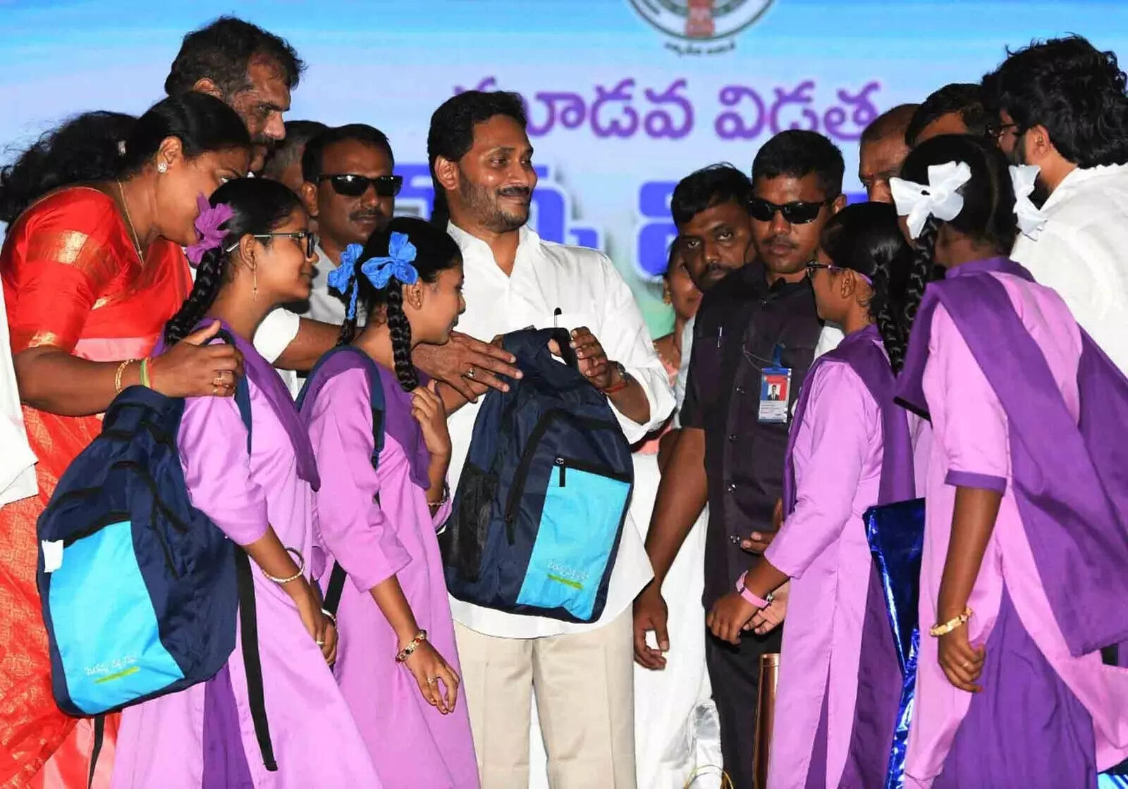 Andhra Pradesh plans to launch doubt clearance app to provide independent education for students – ET Government
