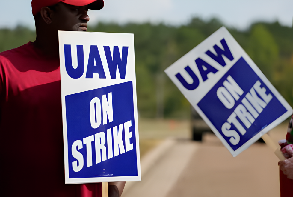 <p><br />The union opened bargaining with a demand for a 40% wage hike. Walkouts began at the three automakers on Sept. 15 and now more than 34,000 union members are waging the UAW's first simultaneous strikes against the Detroit Three.</p>