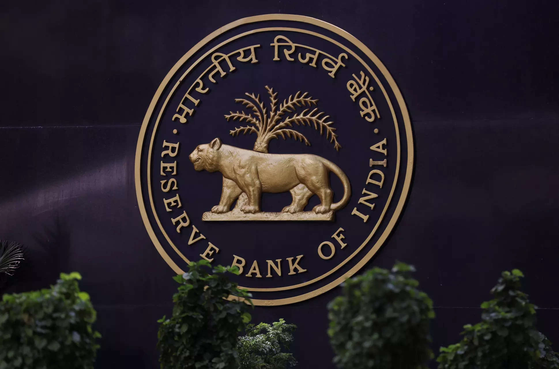 <p>File photo: A Reserve Bank of India (RBI) logo is seen inside its headquarters in Mumbai, India, April 6, 2023. REUTERS/Francis Mascarenhas/File photo</p>