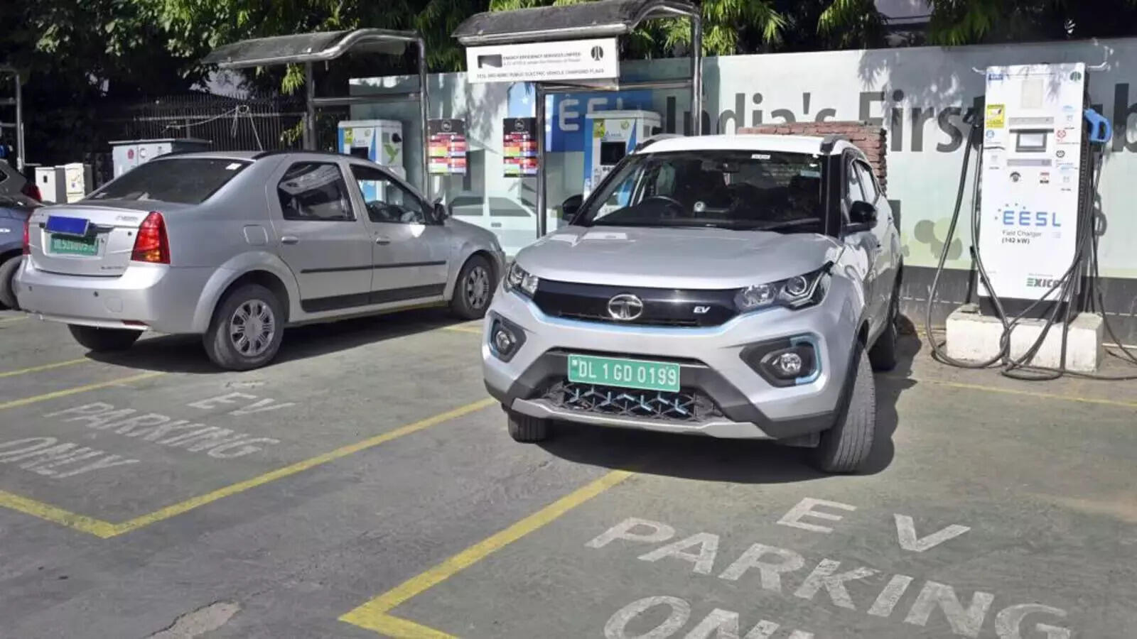 <p>The Delhi Motor Vehicle Aggregator and Delivery Service Provider Scheme aims to establish guidelines for ride-hailing and delivery service aggregators so that it can completely transition to electric vehicles (EVs) by 2030.</p>