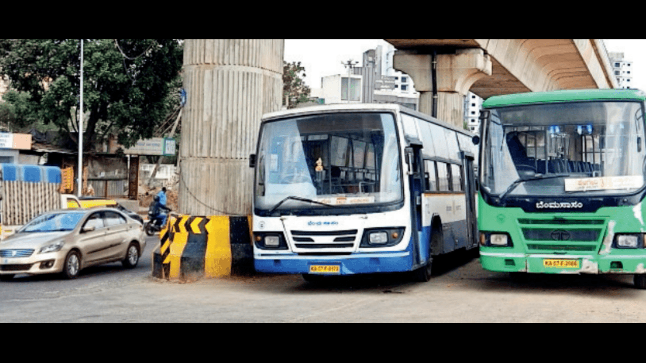 <p>Over three lakh passengers had left the city (till Sunday morning) in 5,660 buses, according to official data.</p>