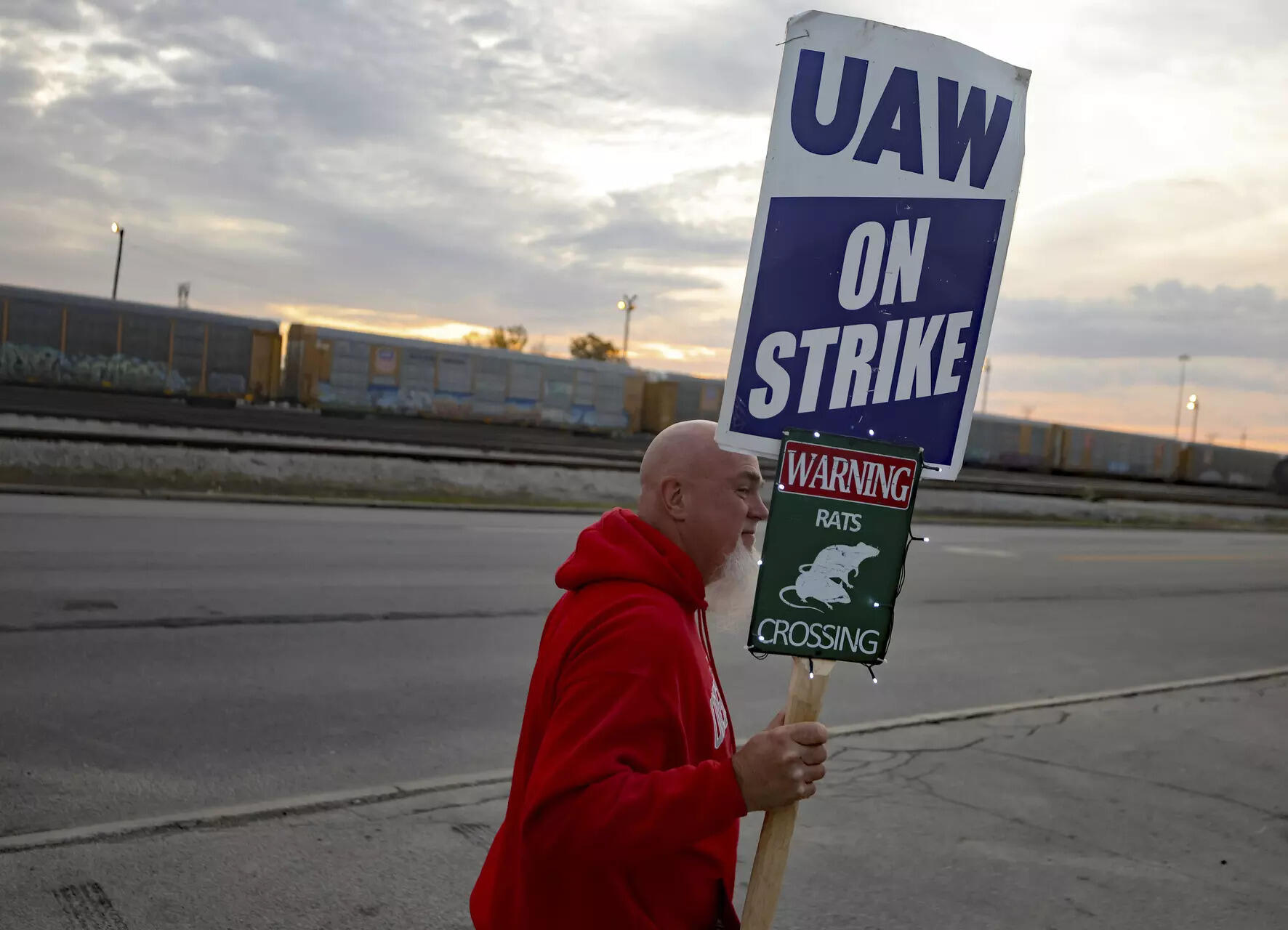 <p>Ford and the UAW reached a tentative deal this week. General Motors and the UAW were in intensive discussions on Friday to reach an agreement. Talks with Stellantis were scheduled to resume soon. </p>