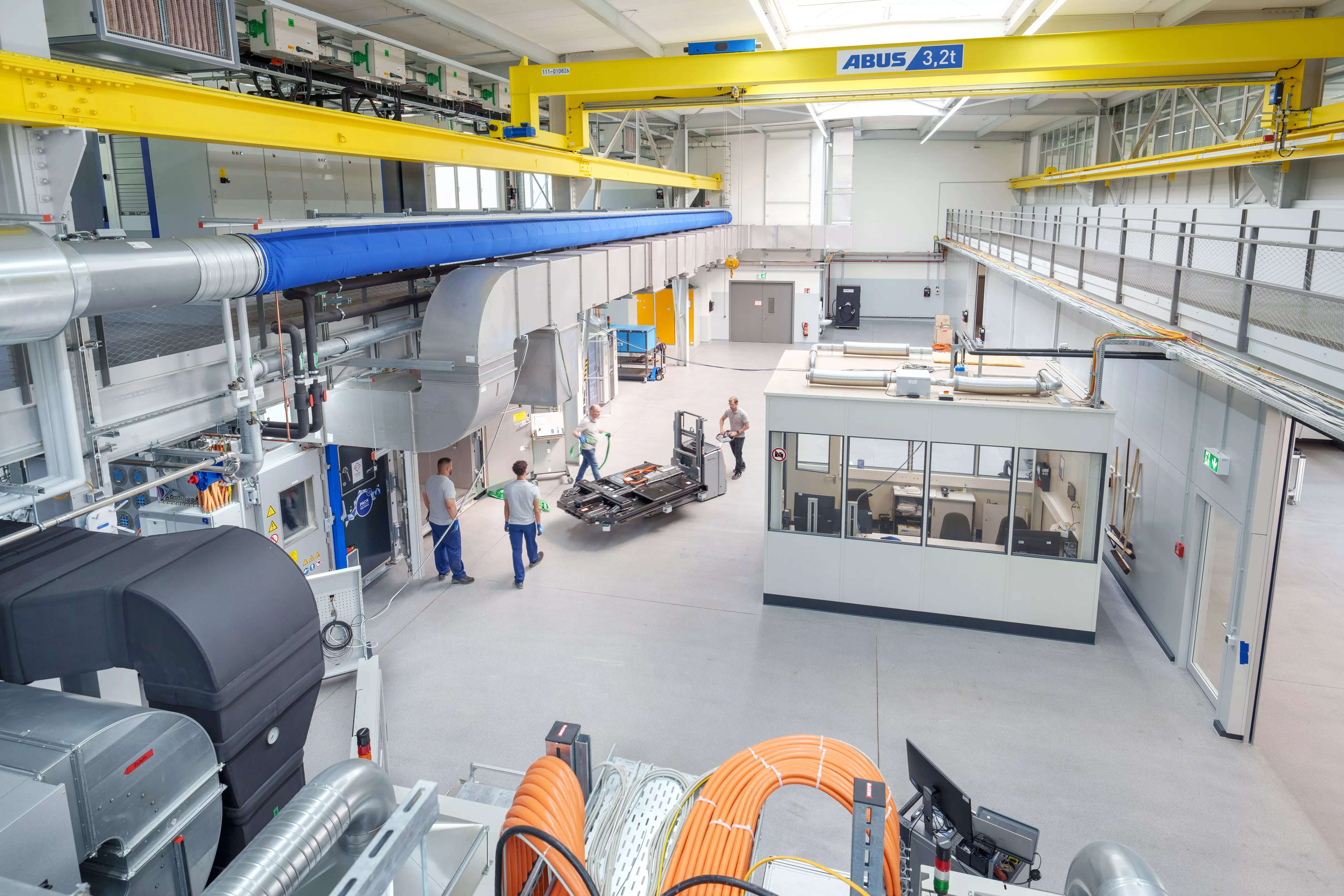 <p>The facility comprises a fully-featured prototype shop that includes a state-of-the art dual-robot laser welding station capable of handling active HV battery modules.</p>