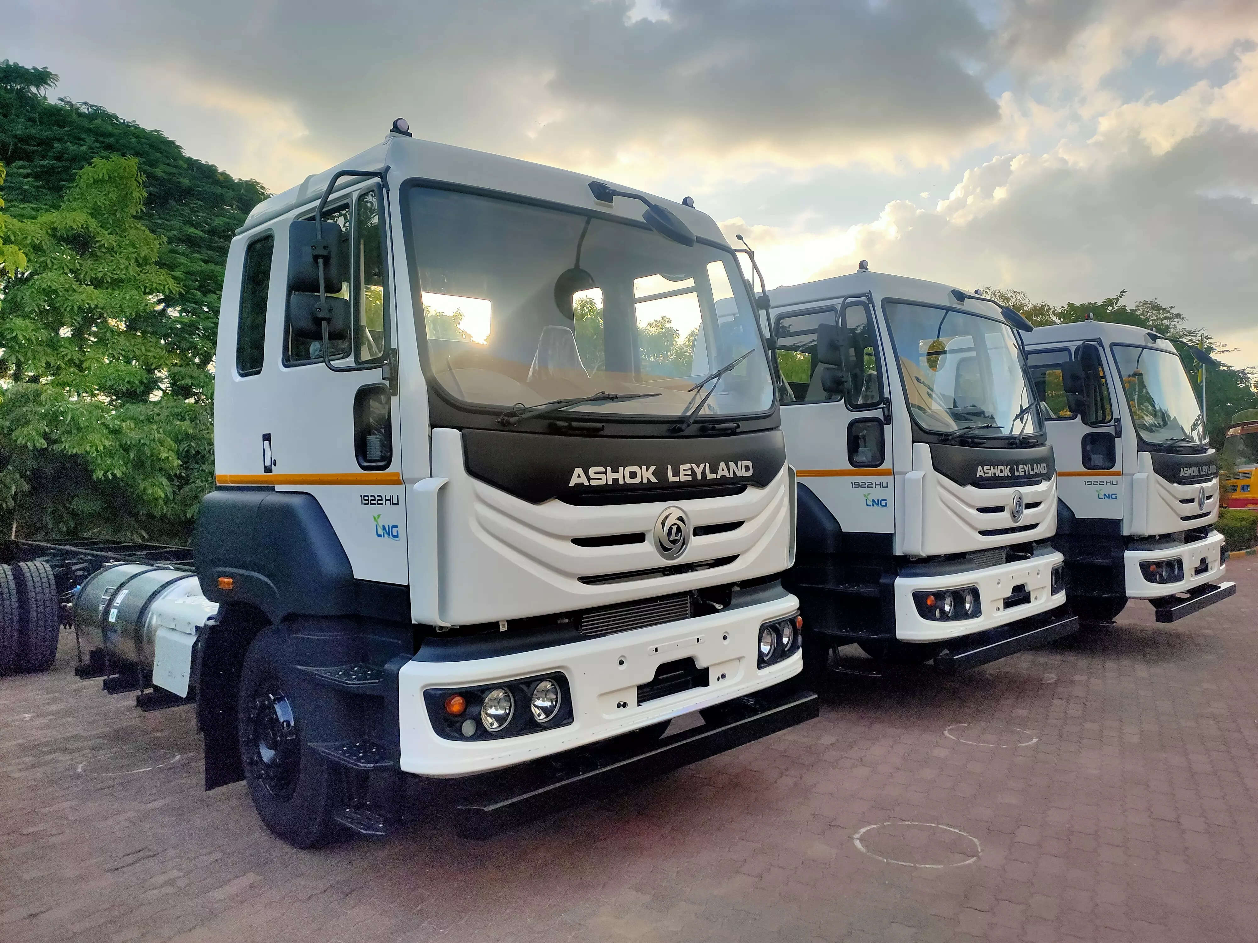 <p>The AVTR 1922, powered by Liquefied Natural Gas (LNG), is built on the AVTR platform and shares a high degree of commonality with Ashok Leyland's existing diesel truck range. </p>