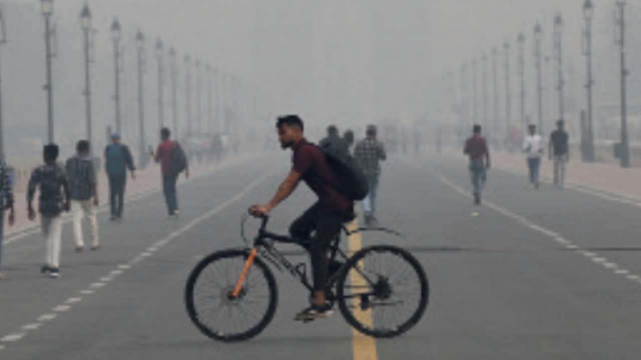 <p>Artificial rains can provide relief, albeit temporary, for up to a week to citizens in the NCR gasping for good quality air, Manindra Agrawal, professor at the computer science and engineering department of IIT Kanpur, said.</p>