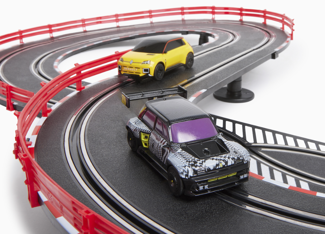 <p>The wide range of merchandising includes almost 400 items, ranging from scale models to clothing, children's toys, skateboards and special collections for specific vehicles or themes, such as tennis or the new rnlt© range.</p>