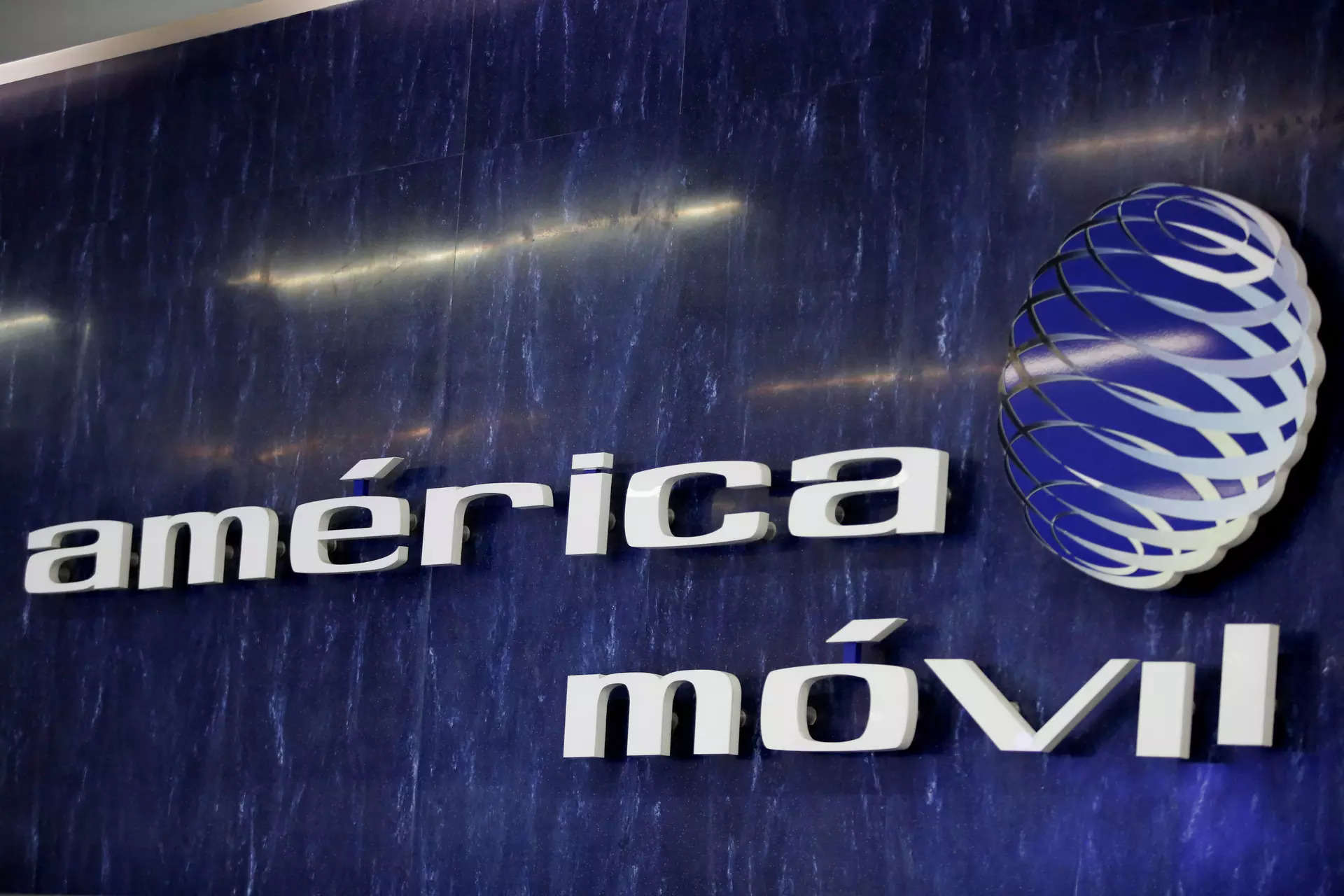 <p>FILE PHOTO: The logo of America Movil is pictured on the wall at a reception area in the company's corporate offices, in Mexico City, Mexico January 25, 2022. REUTERS/Gustavo Graf/File Photo</p>